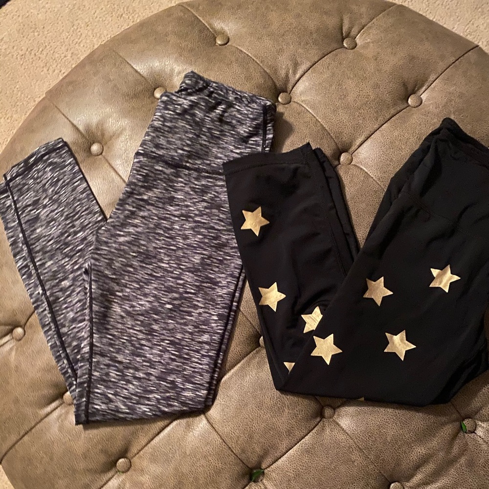 Star leggings and gray leggings